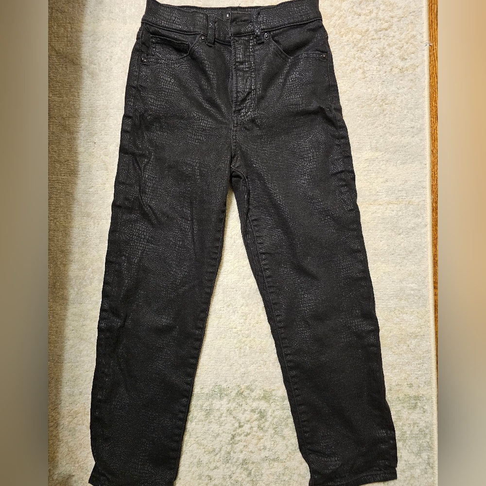 Black Textured 3/4 Jeans